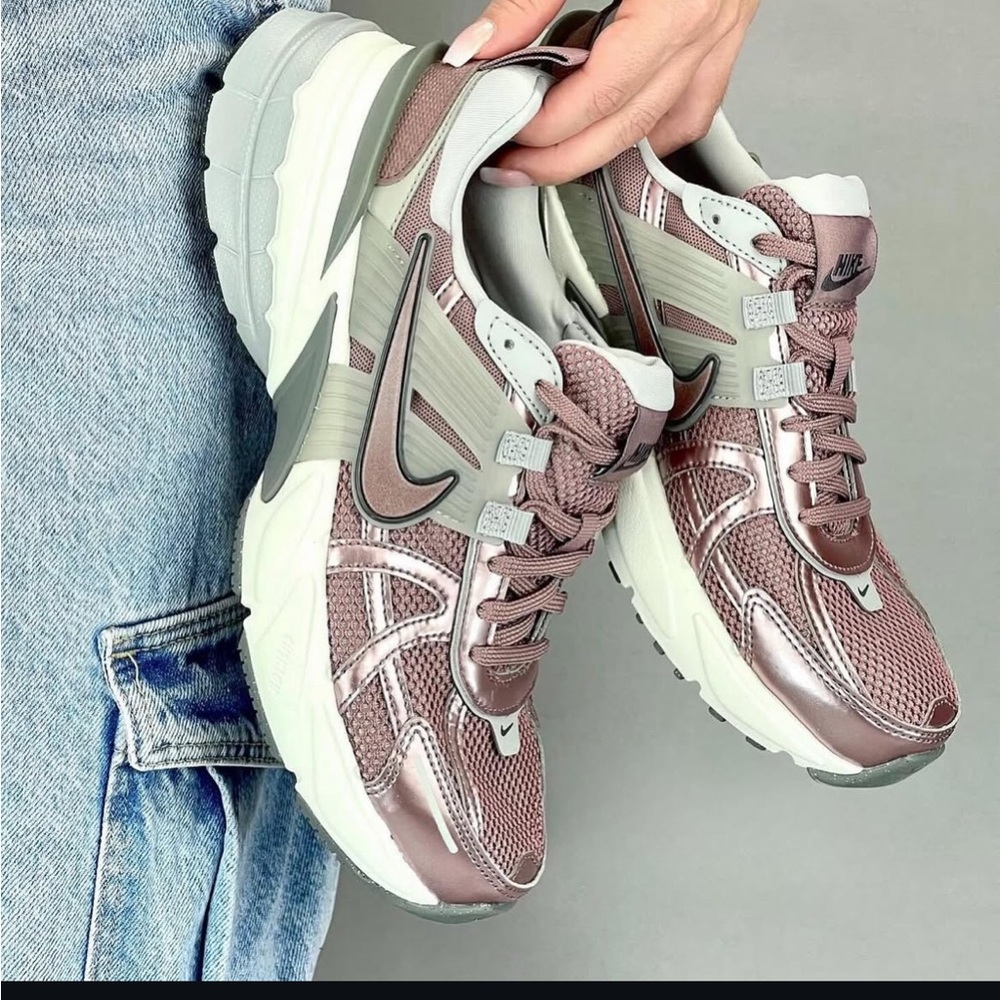 Nike V2K Run Women’s Shoes Size 9